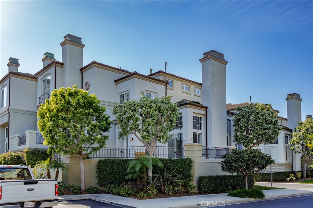 6242 Surfboard Circle Huntington Beach, CA 92648 - Photo 10 of 46