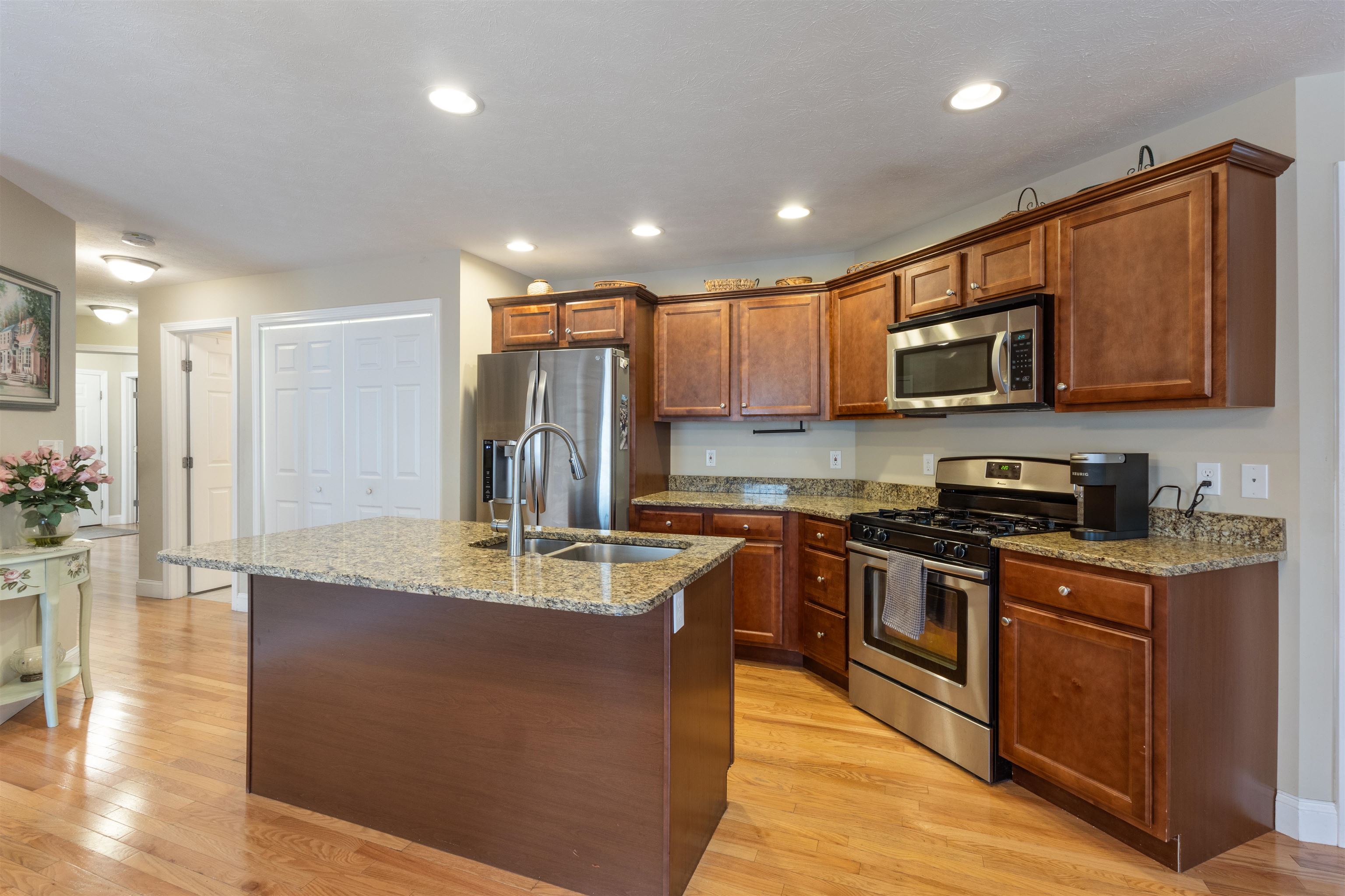 40 Hollow Ridge Drive Nashua, NH 03062 - Photo 12 of 45