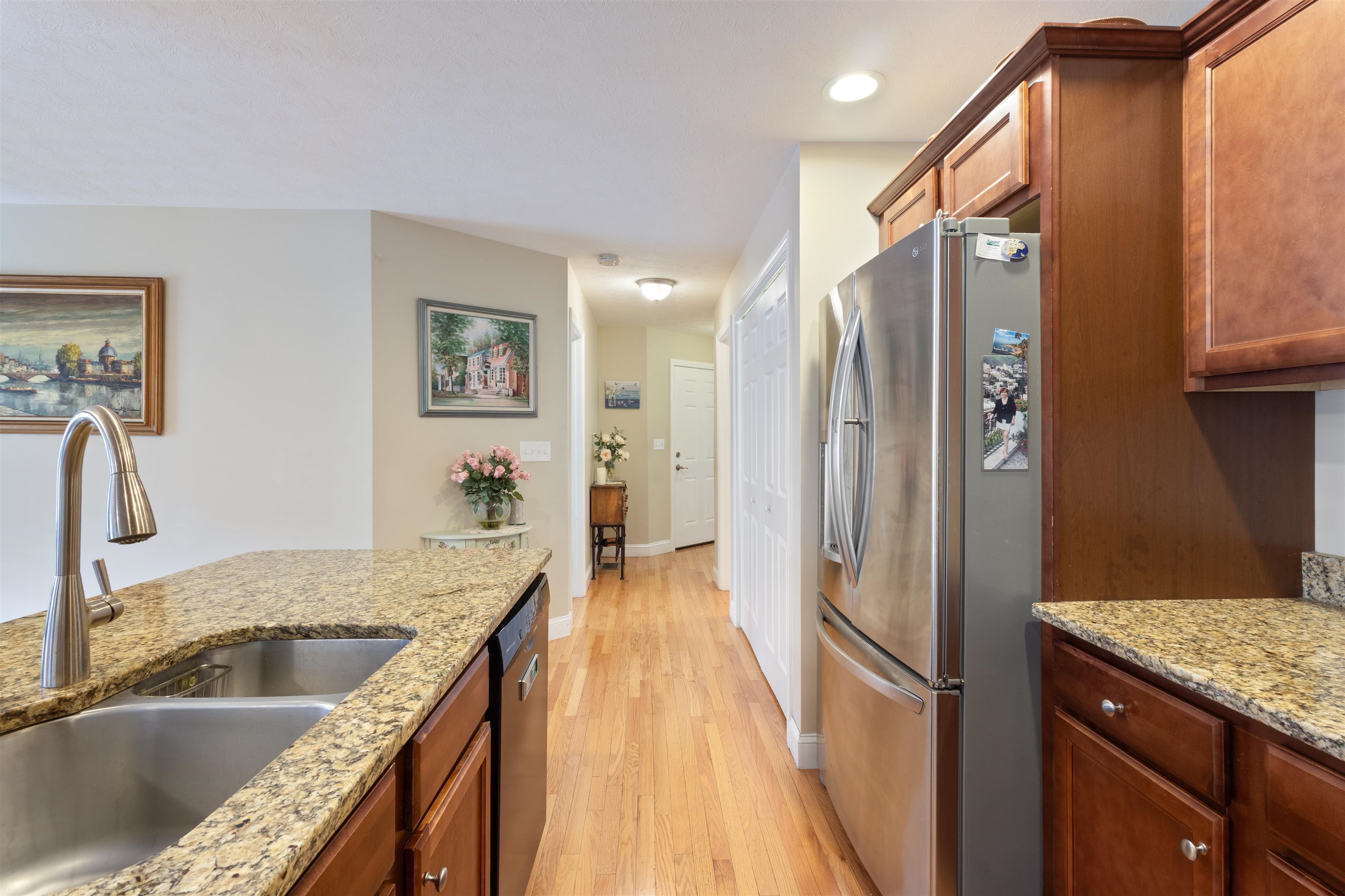 40 Hollow Ridge Drive Nashua, NH 03062 - Photo 13 of 45