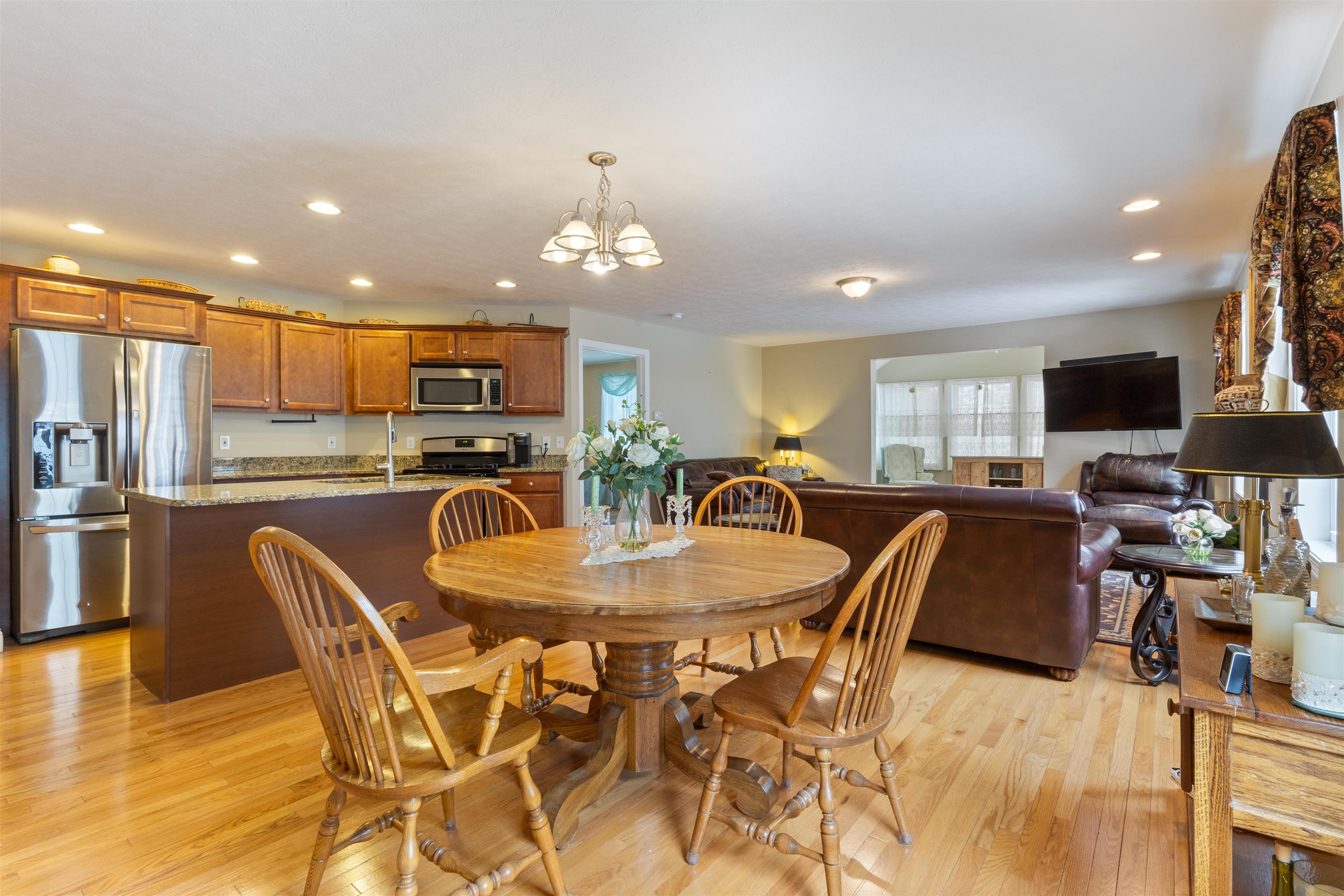 40 Hollow Ridge Drive Nashua, NH 03062 - Photo 15 of 45