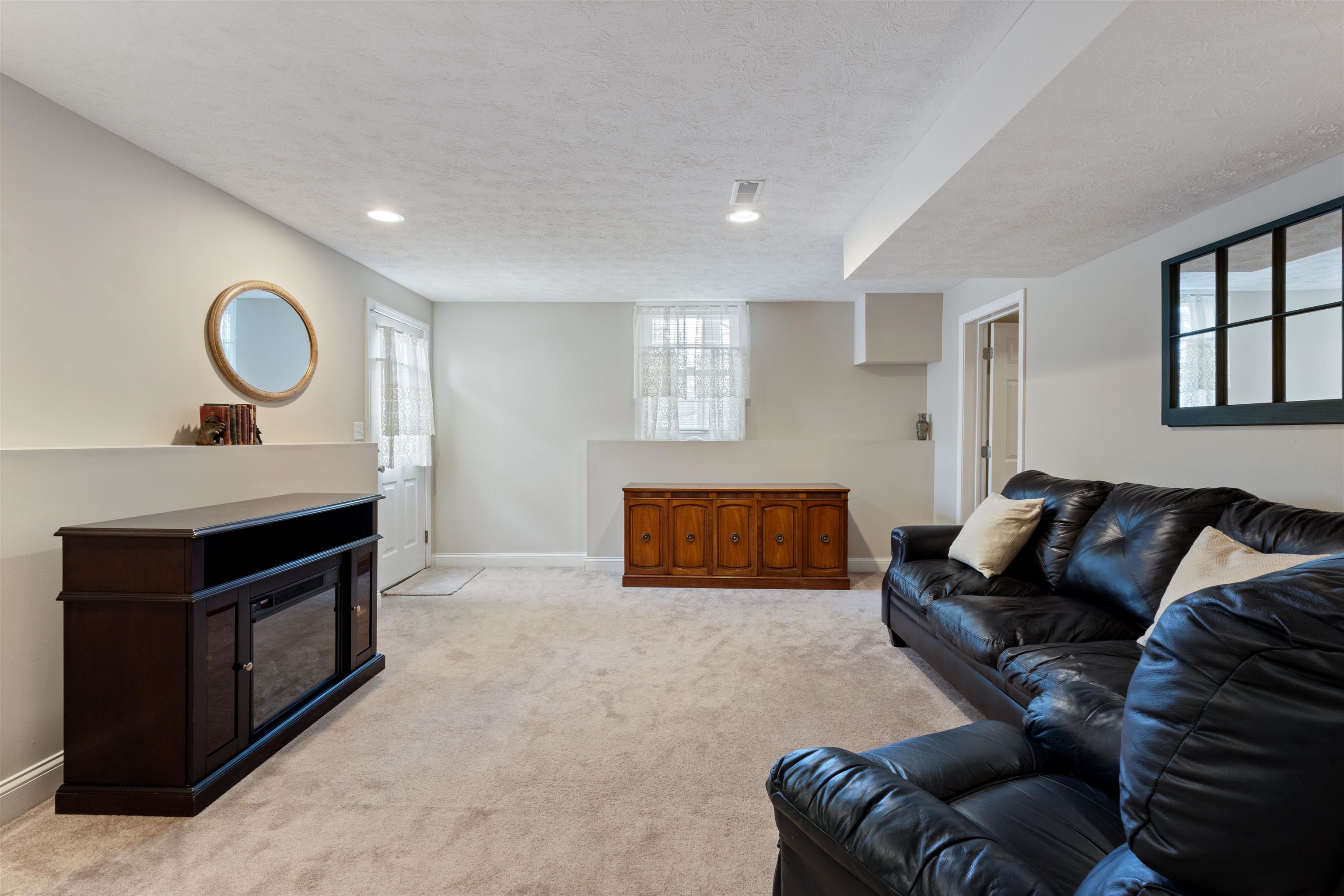 40 Hollow Ridge Drive Nashua, NH 03062 - Photo 34 of 45