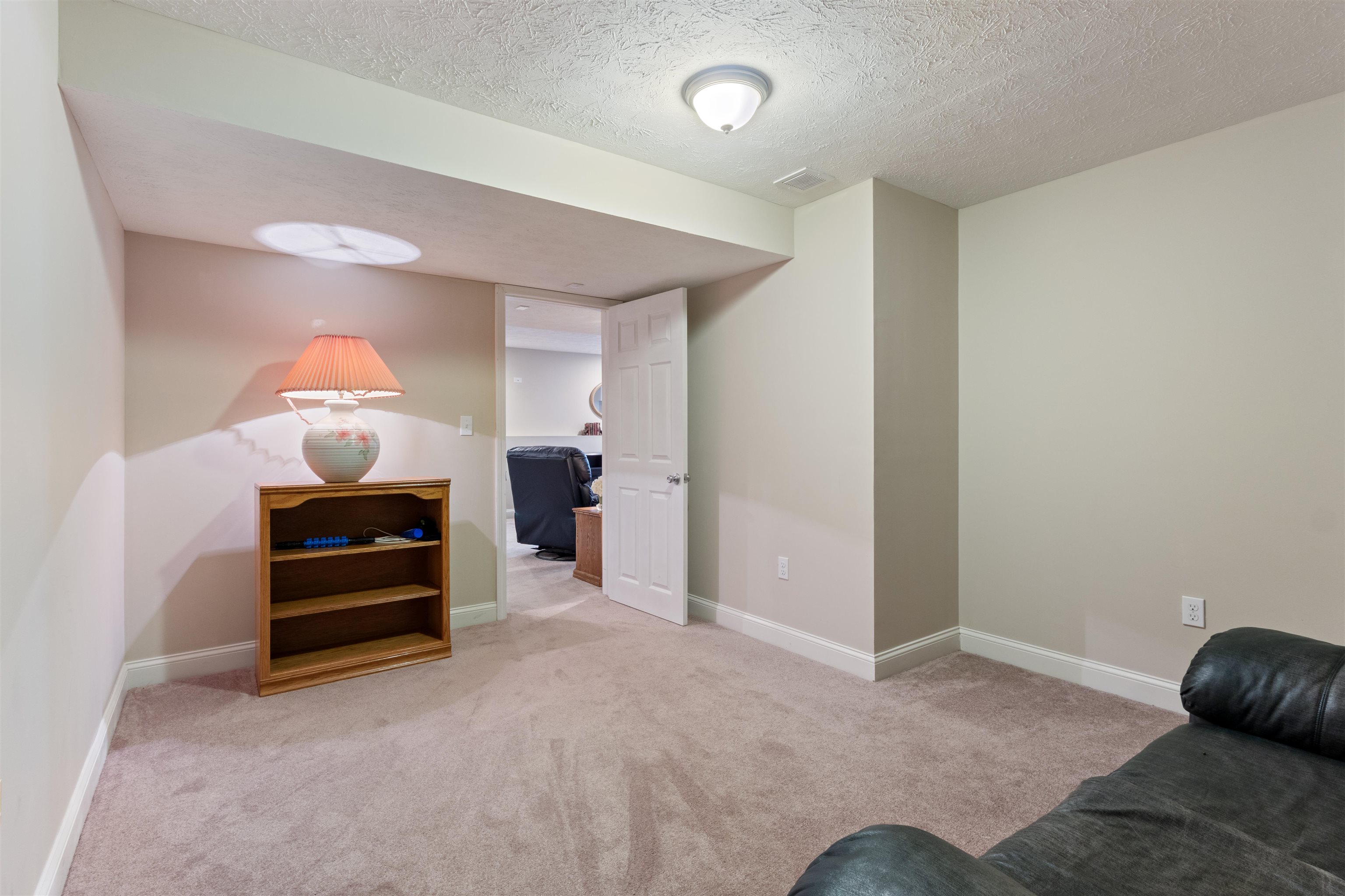 40 Hollow Ridge Drive Nashua, NH 03062 - Photo 36 of 45