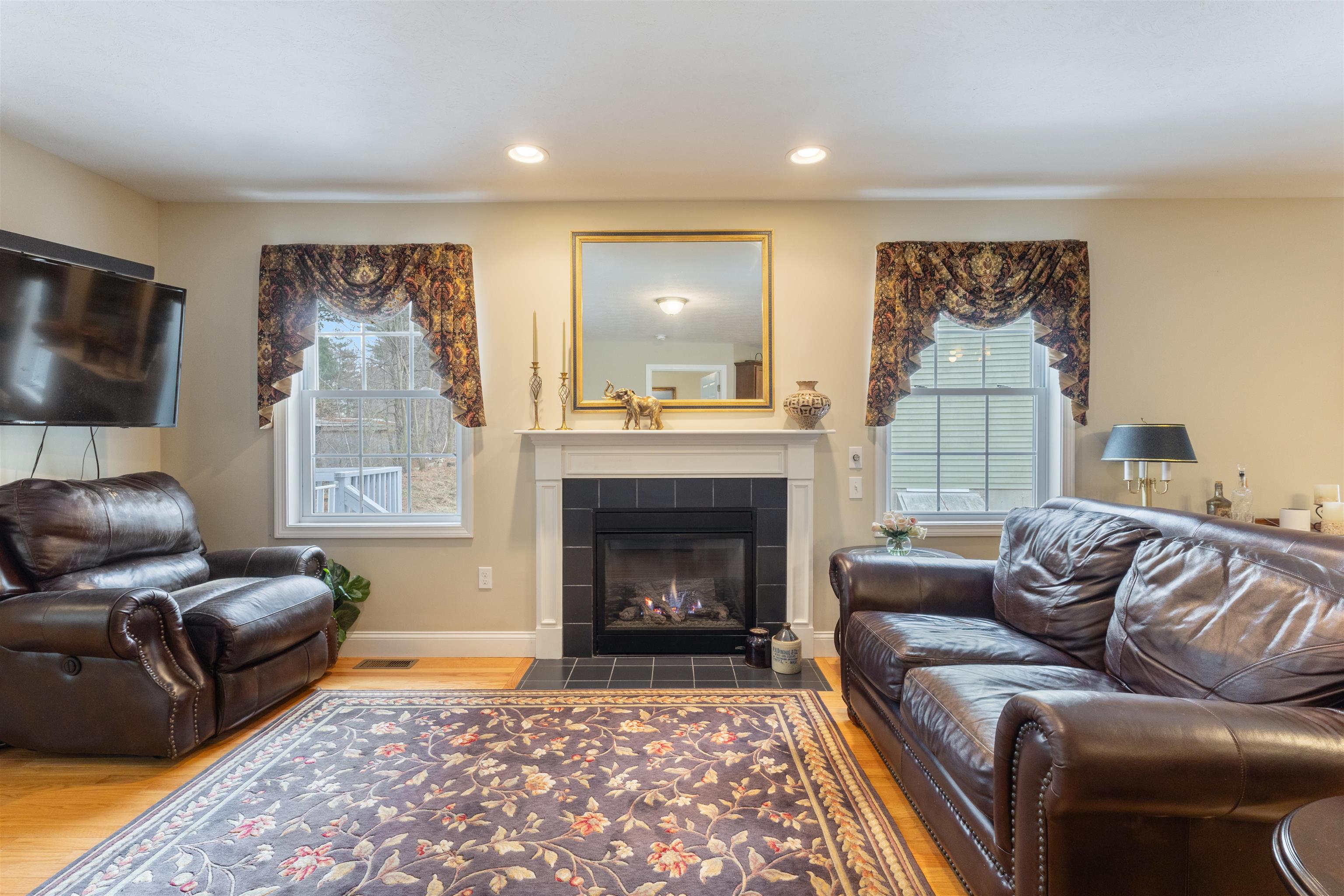 40 Hollow Ridge Drive Nashua, NH 03062 - Photo 6 of 45