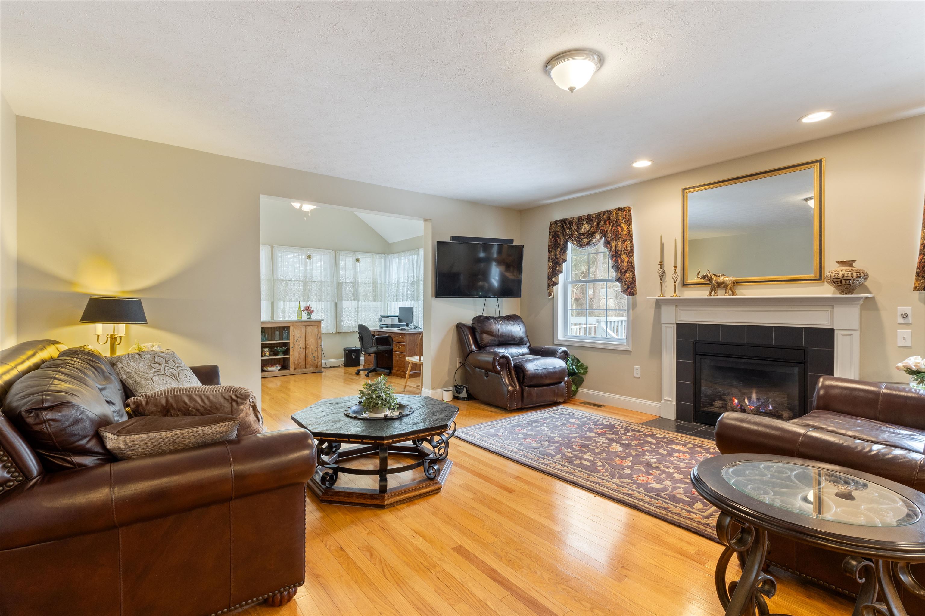 40 Hollow Ridge Drive Nashua, NH 03062 - Photo 7 of 45