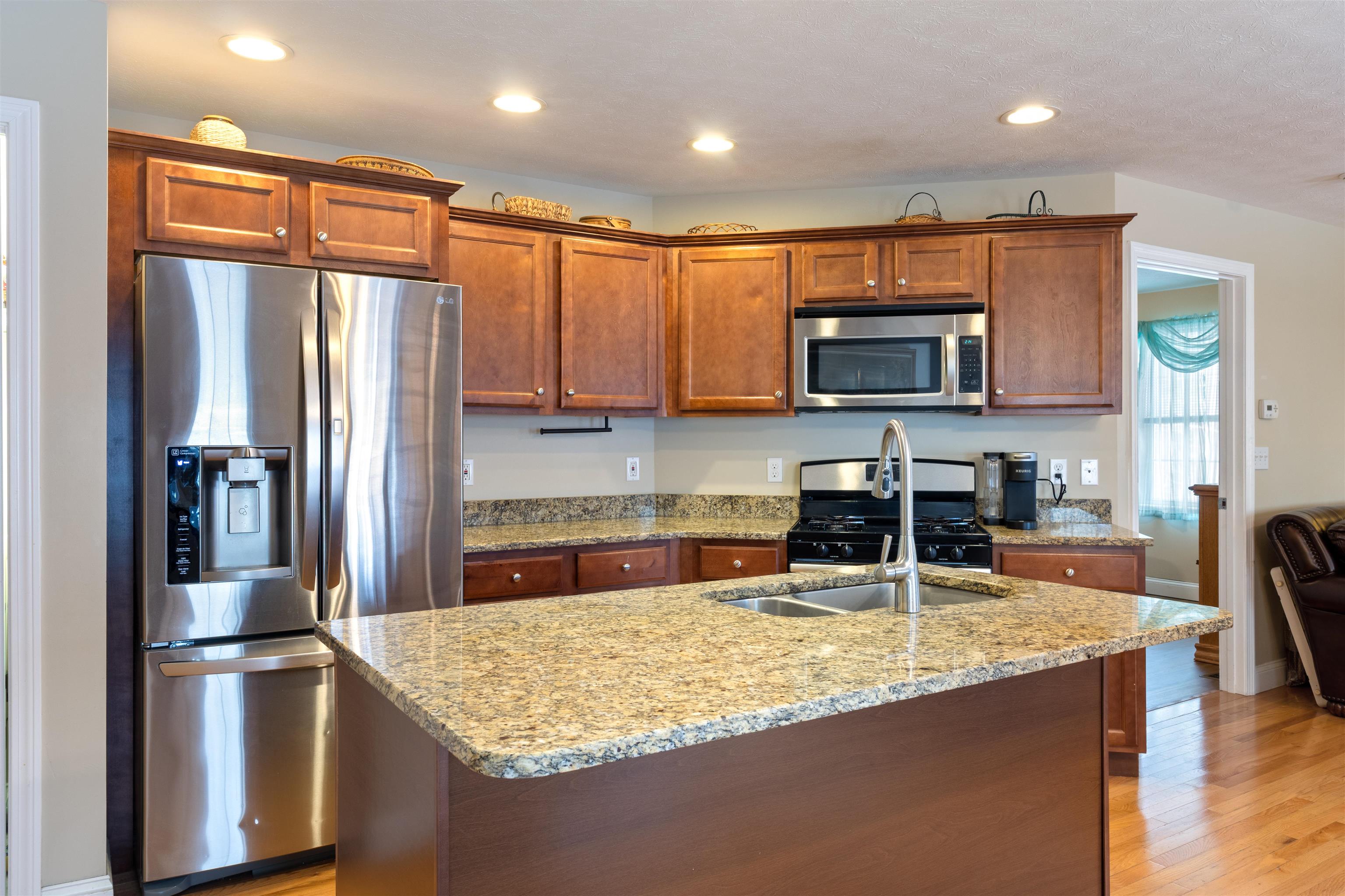 40 Hollow Ridge Drive Nashua, NH 03062 - Photo 10 of 45