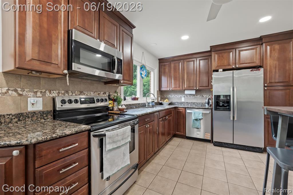 1390 Catalpa Drive Rochester, MI 48307 - Photo 5 of 21