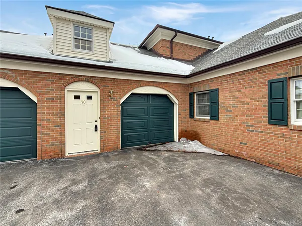 $2,400 | 70 High Point Circle, Unit 70, Newburgh, NY 12550