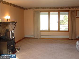 394 Eayrestown Road Southampton, NJ 08088 - Photo 7 of 12 Living Room