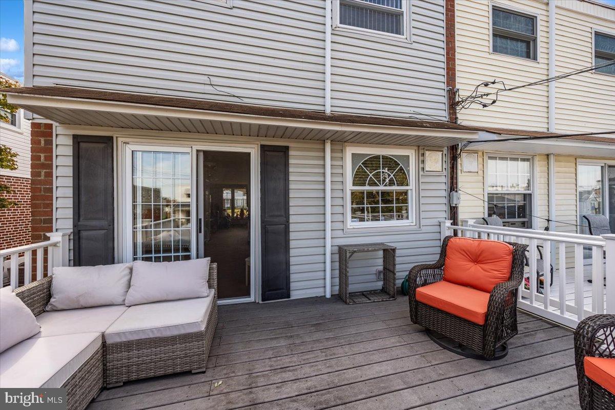 3415 Holyoke Road Philadelphia, PA 19114 - Photo 15 of 37 Charming deck off dining room.