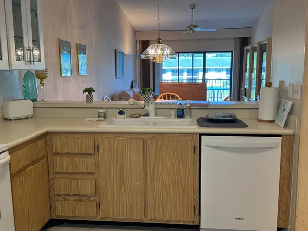 $2,900 | 801 Sabal Ridge Circle, Unit H, Palm Beach Gardens, FL 33418