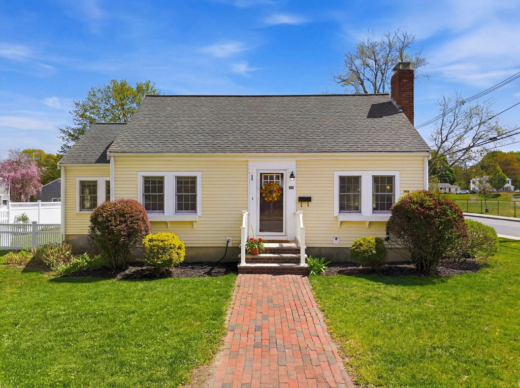 28 Myopia Road Stoneham, MA 02180 - Photo 2 of 42