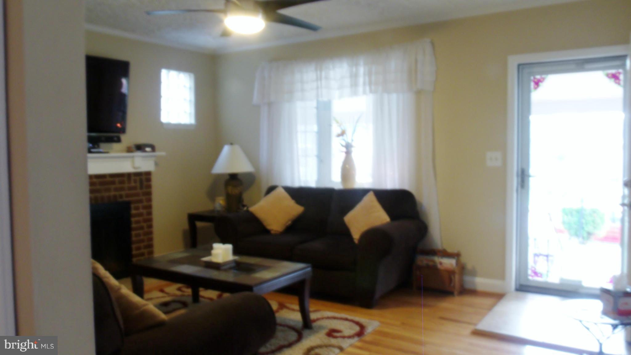 326 Upperlanding Road Baltimore, MD 21221 - Photo 2 of 25 Living Room