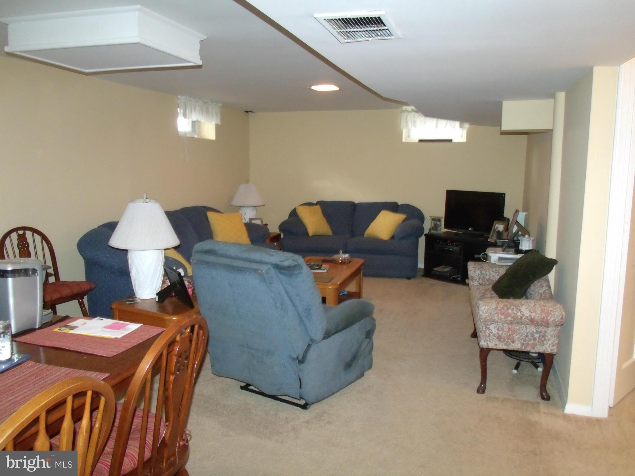 326 Upperlanding Road Baltimore, MD 21221 - Photo 11 of 25 Family Room