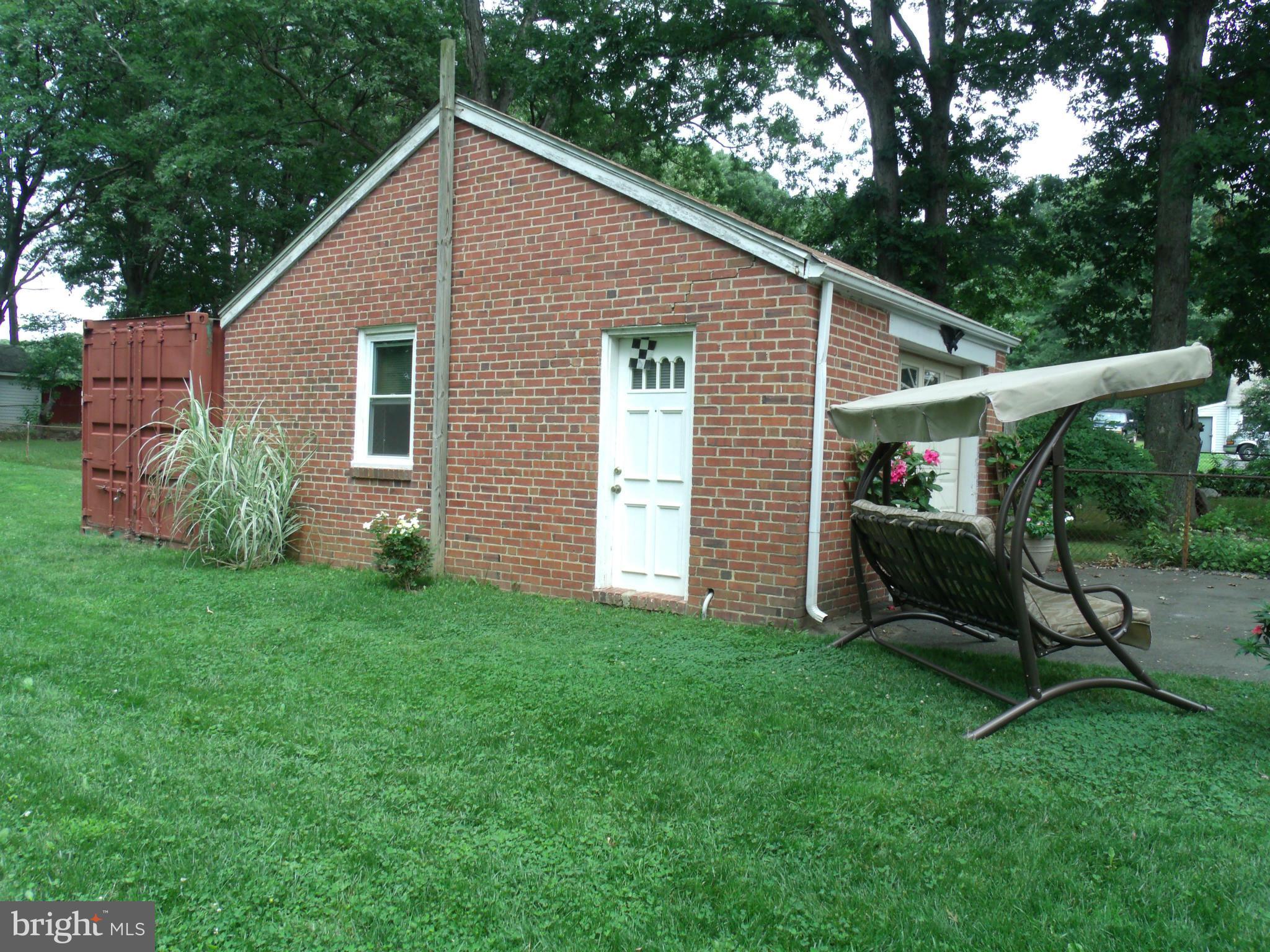 326 Upperlanding Road Baltimore, MD 21221 - Photo 23 of 25 Exterior of side of garage.
