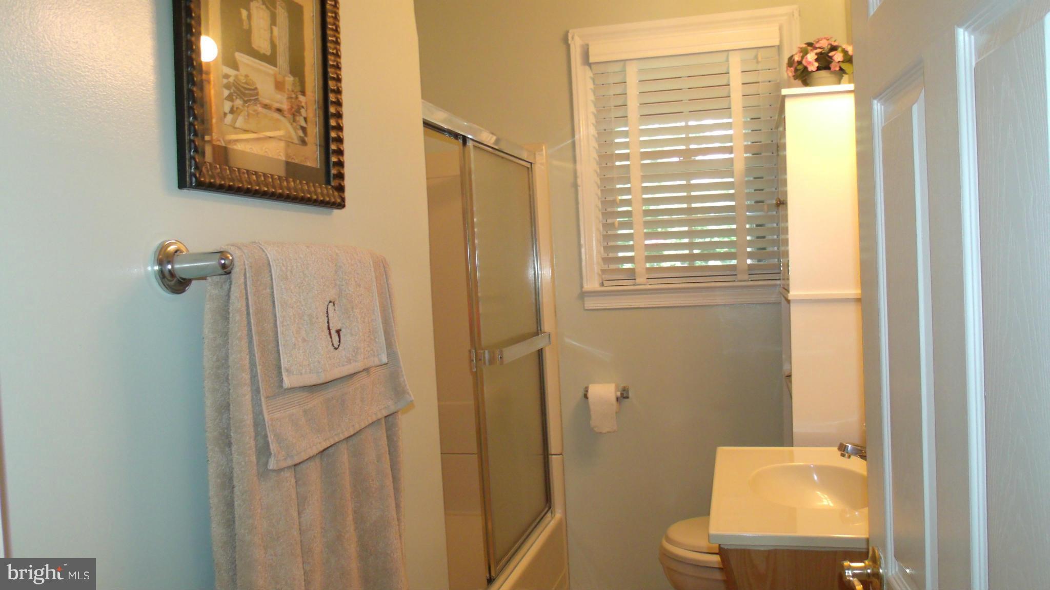 326 Upperlanding Road Baltimore, MD 21221 - Photo 5 of 25 Bath