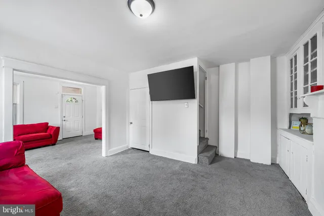 a view of a livingroom with furniture