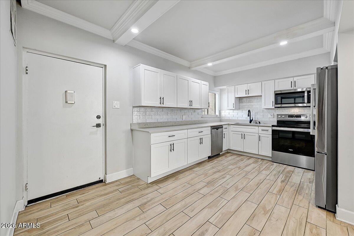 349 East Thomas Road, Unit E302 Phoenix, AZ 85004 - Photo 8 of 15 Kitchen