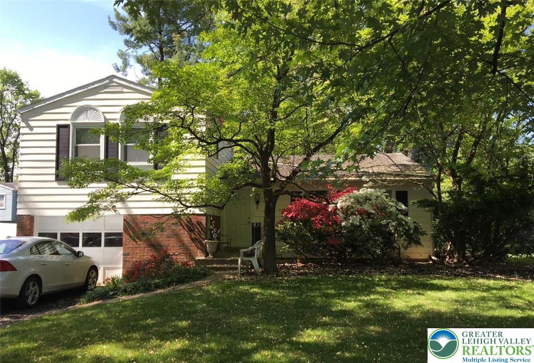 2529 Hampshire Road Bethlehem, PA 18017 - Photo 3 of 30