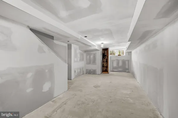 $1,500 | 1605 Clifton Avenue, Baltimore, MD 21217