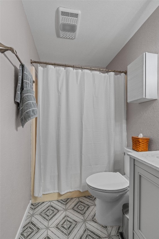 5608 Cougar Drive, Unit 226 Austin, TX 78745 - Photo 13 of 20 a bathroom with a toilet and a shower curtain