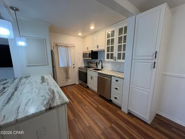 $1,800 | 2100 West Beach Drive, Unit S102, Panama City, FL 32401