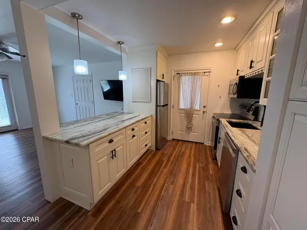 $1,800 | 2100 West Beach Drive, Unit S102, Panama City, FL 32401