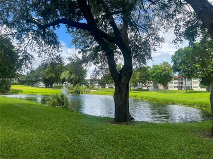a view of a tennis court