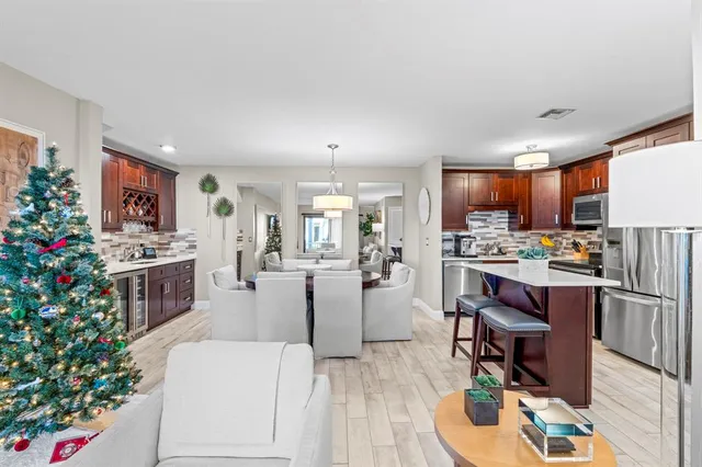 $299,000 | 160 Cypress Club Drive, Unit 604, Pompano Beach, FL 33060