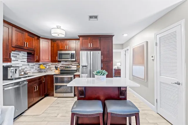 $299,000 | 160 Cypress Club Drive, Unit 604, Pompano Beach, FL 33060