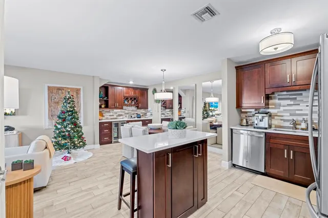 $299,000 | 160 Cypress Club Drive, Unit 604, Pompano Beach, FL 33060