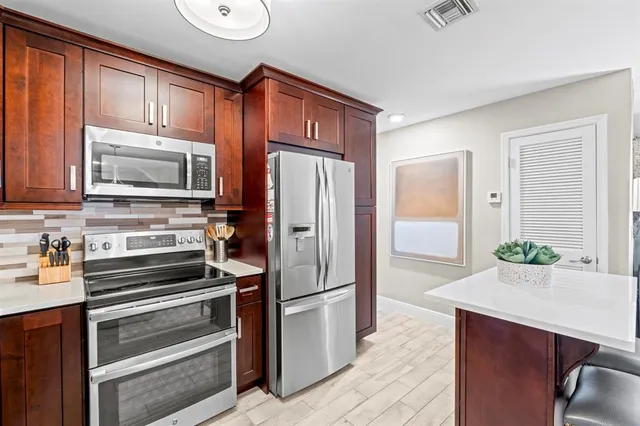 $299,000 | 160 Cypress Club Drive, Unit 604, Pompano Beach, FL 33060