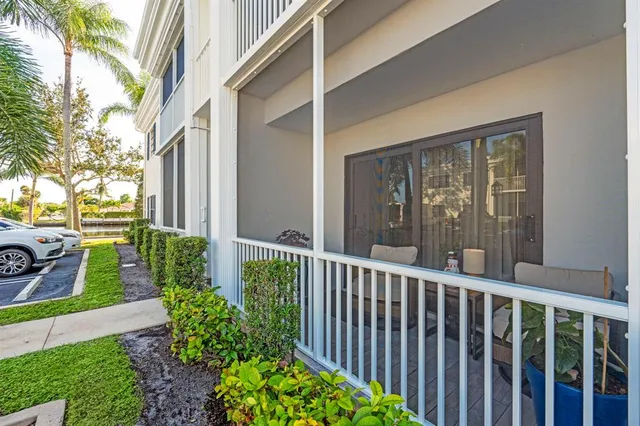 $299,000 | 160 Cypress Club Drive, Unit 604, Pompano Beach, FL 33060
