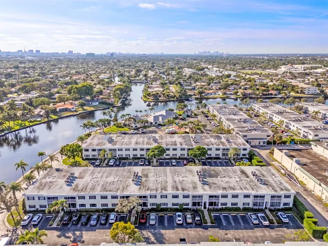 $299,000 | 160 Cypress Club Drive, Unit 604, Pompano Beach, FL 33060