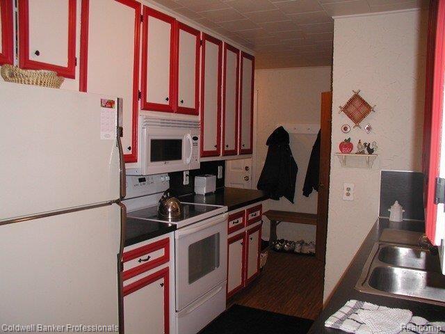 1618 Indian Road Lapeer, MI 48446 - Photo 10 of 13 1618 Indian Kitchen