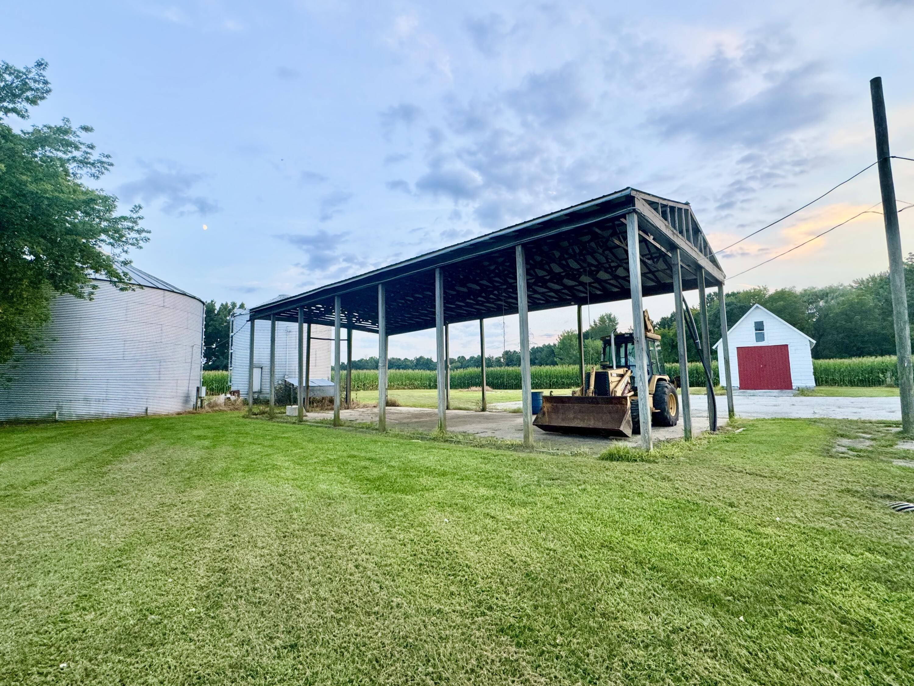 5310 North Branch Road Coloma, MI 49038 - Photo 26 of 31 Lean To