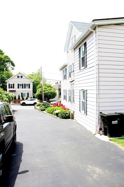 17 Whitcomb Street Webster, MA 01570 - Photo 9 of 31 Gallery Image 9