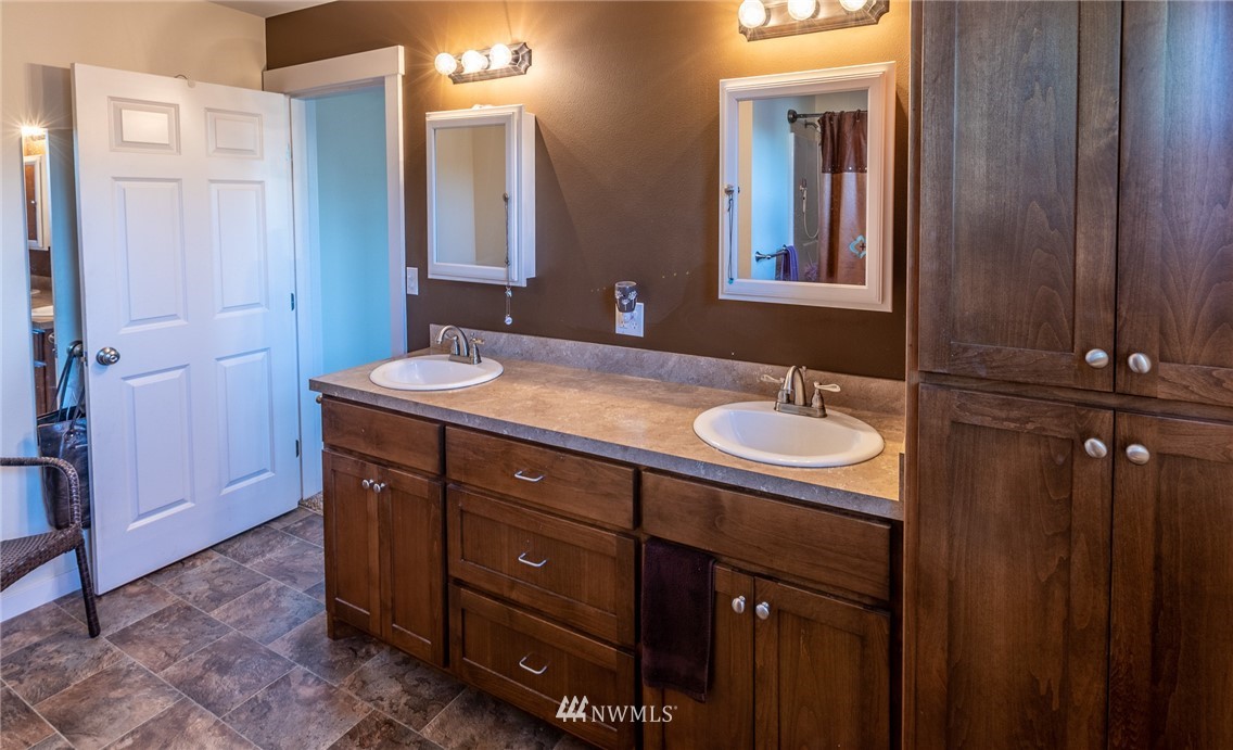 7122 Enterprise Road Ferndale, WA 98248 - Photo 17 of 33 a bathroom with a sink vanity granite and a mirror