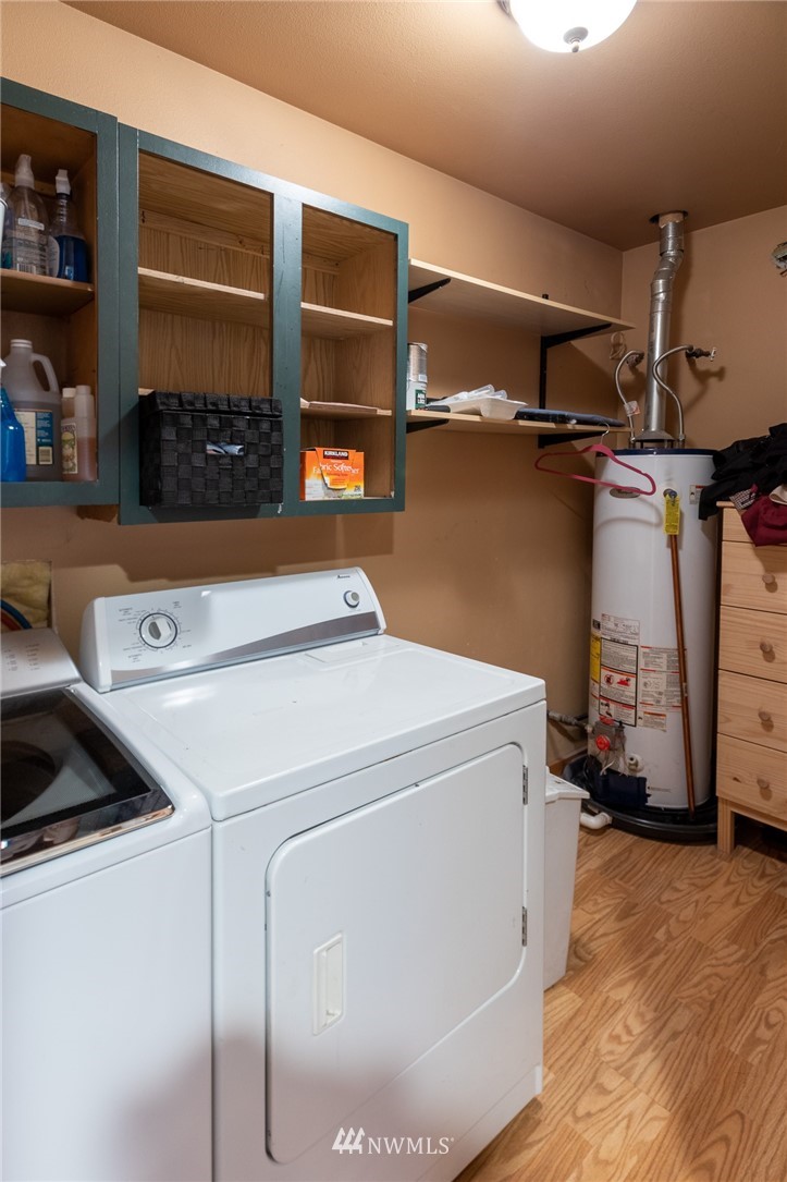 7122 Enterprise Road Ferndale, WA 98248 - Photo 21 of 33 a utility room with dryer and washer