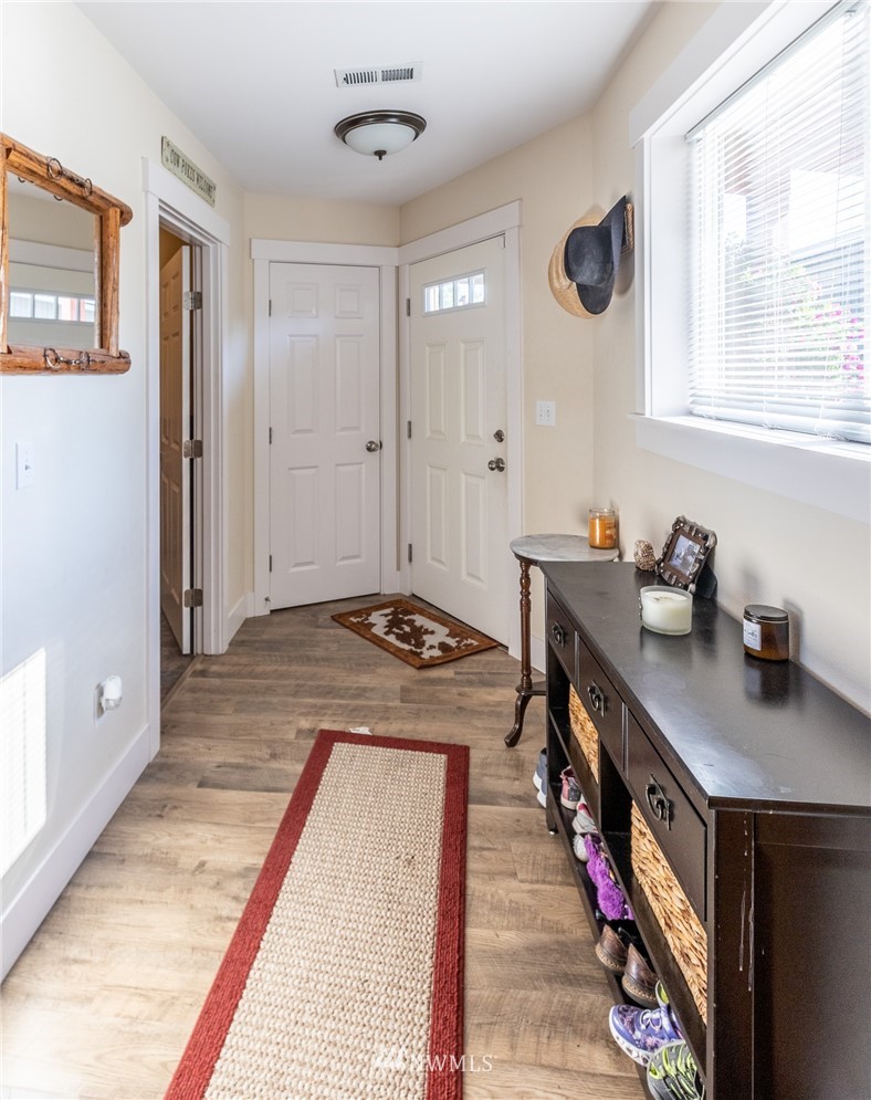 7122 Enterprise Road Ferndale, WA 98248 - Photo 9 of 33 a very nice looking room with a large window