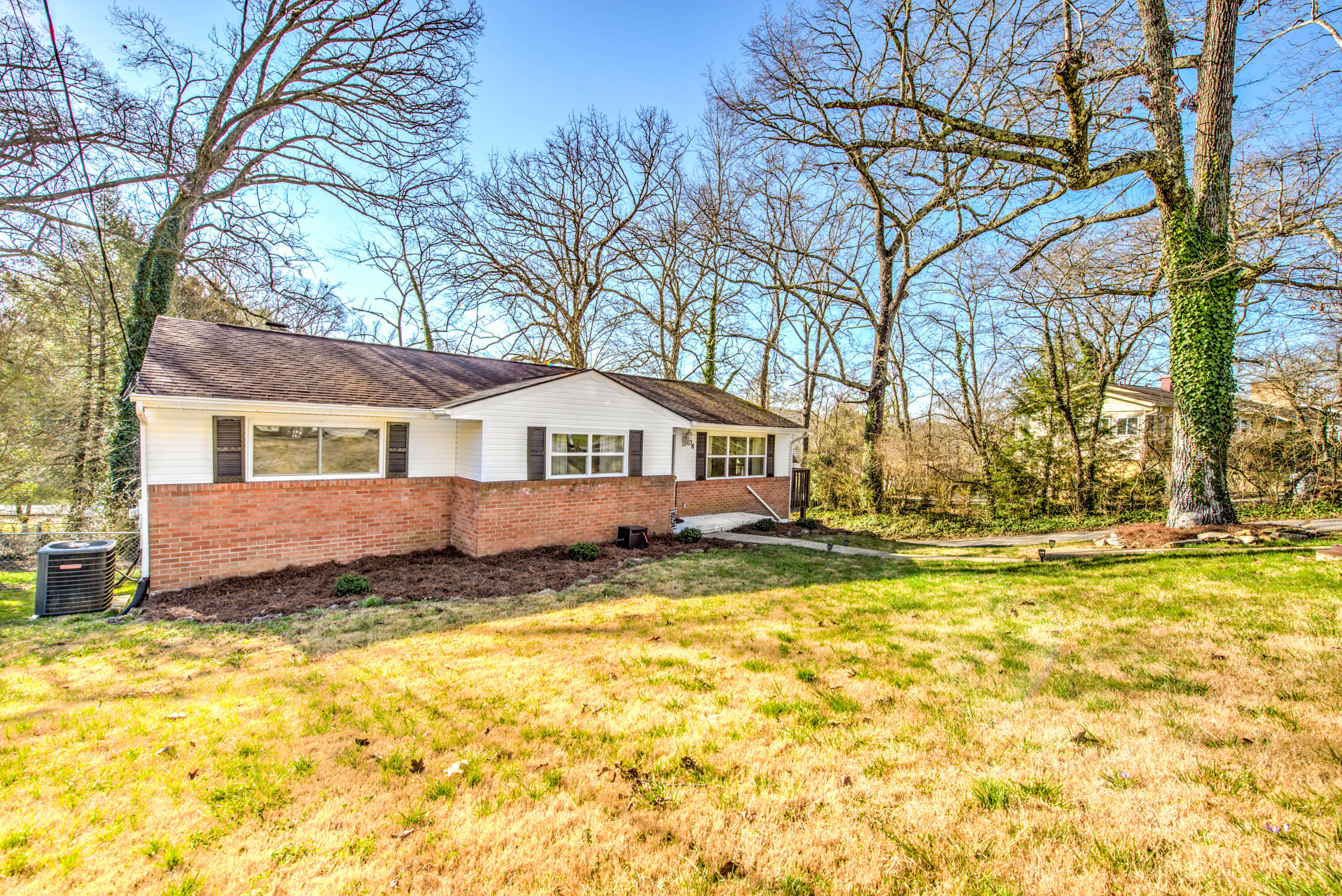 106 Ithaca Lane Oak Ridge, TN 37830 - Photo 2 of 35 2