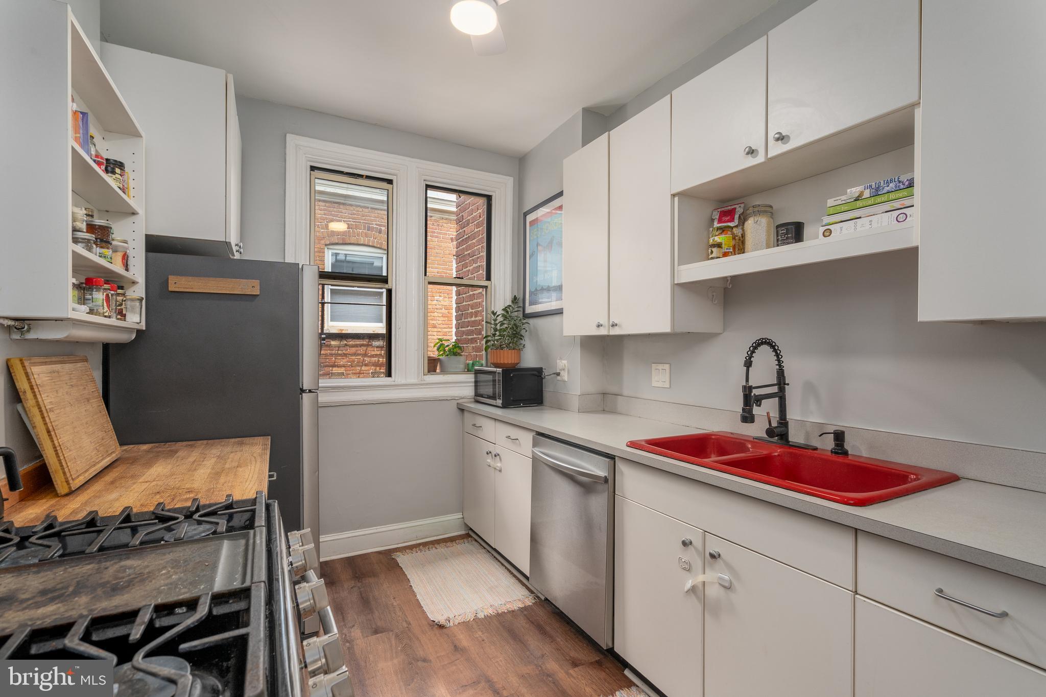 1840 Biltmore Street Northwest, Unit 46 Washington, DC 20009 - Photo 7 of 32 Functional kitchen with counter space