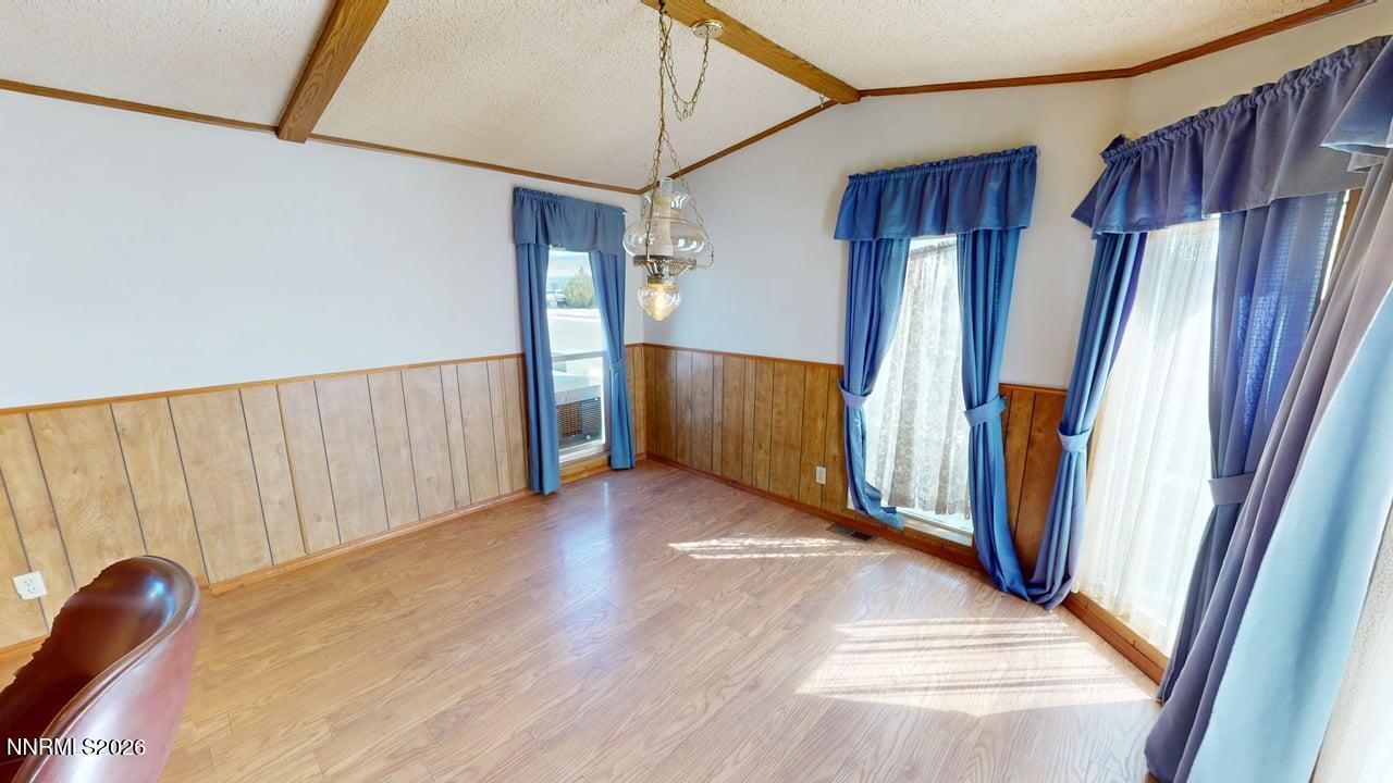 310 Bastian Road Battle Mountain, NV 89820 - Photo 14 of 32 Dining Room