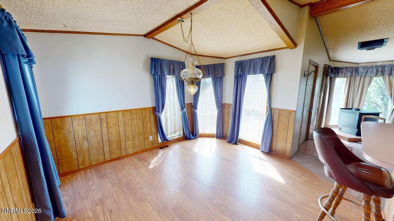 310 Bastian Road Battle Mountain, NV 89820 - Photo 16 of 32 Dining Room