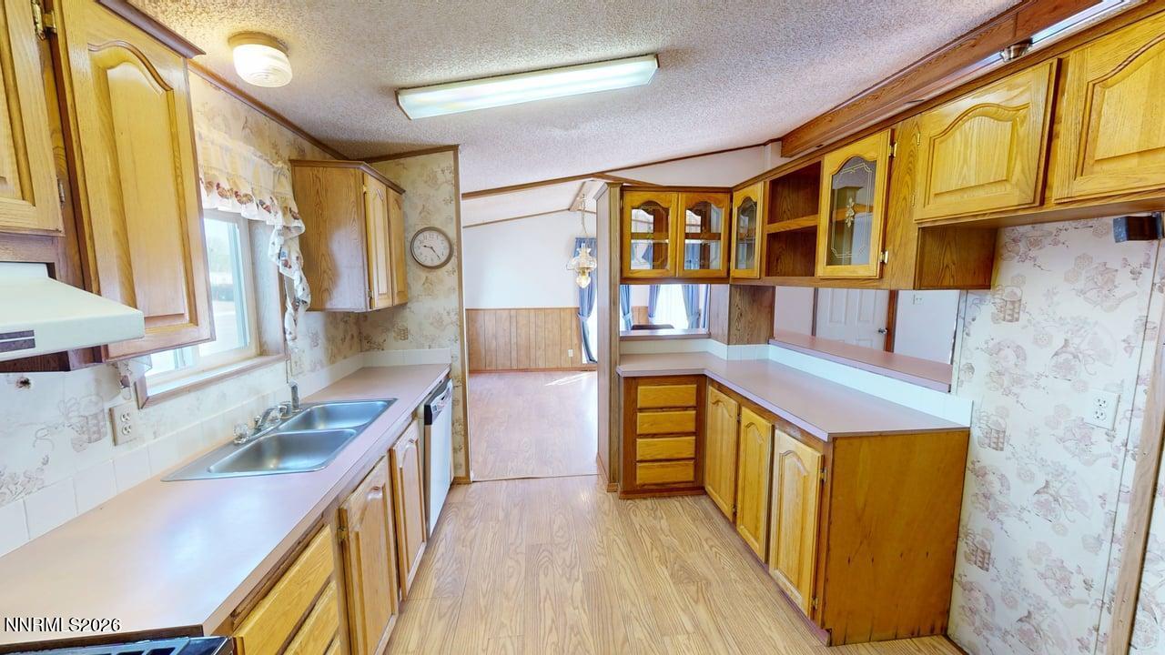 310 Bastian Road Battle Mountain, NV 89820 - Photo 18 of 32 Kitchen