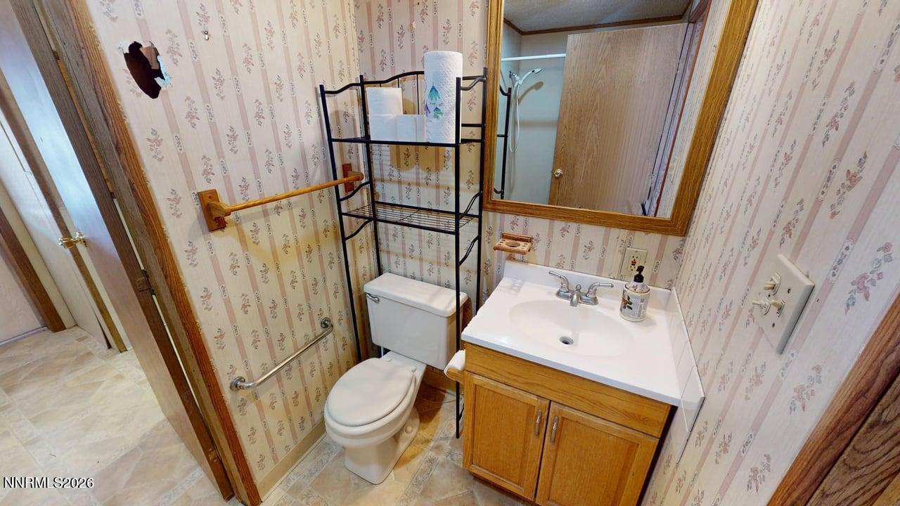310 Bastian Road Battle Mountain, NV 89820 - Photo 22 of 32 Guest Bathroom