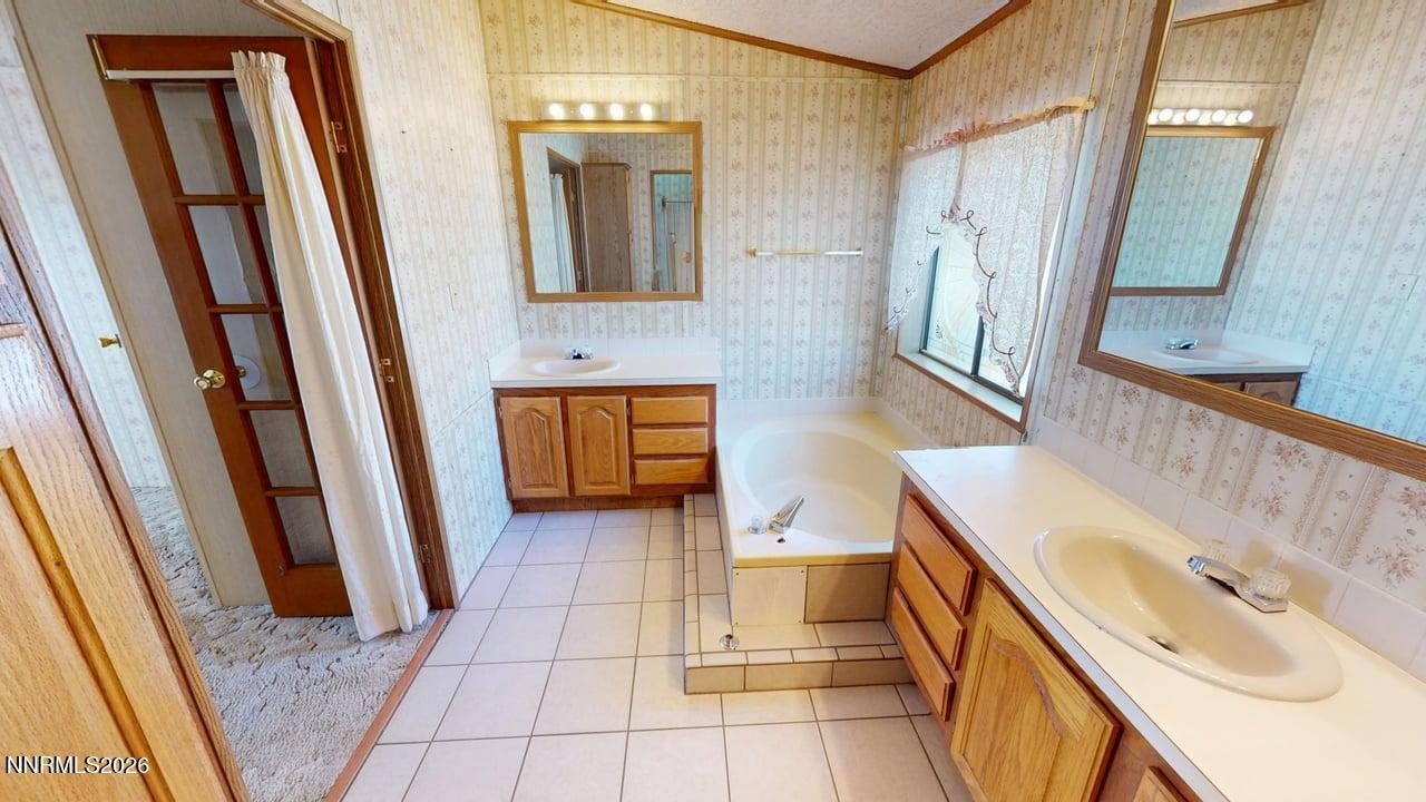 310 Bastian Road Battle Mountain, NV 89820 - Photo 28 of 32 Primary Bathroom