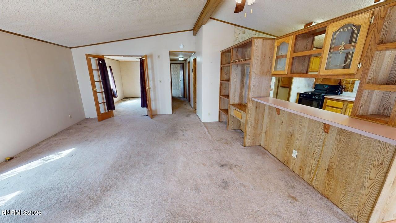 310 Bastian Road Battle Mountain, NV 89820 - Photo 6 of 32 Living Room