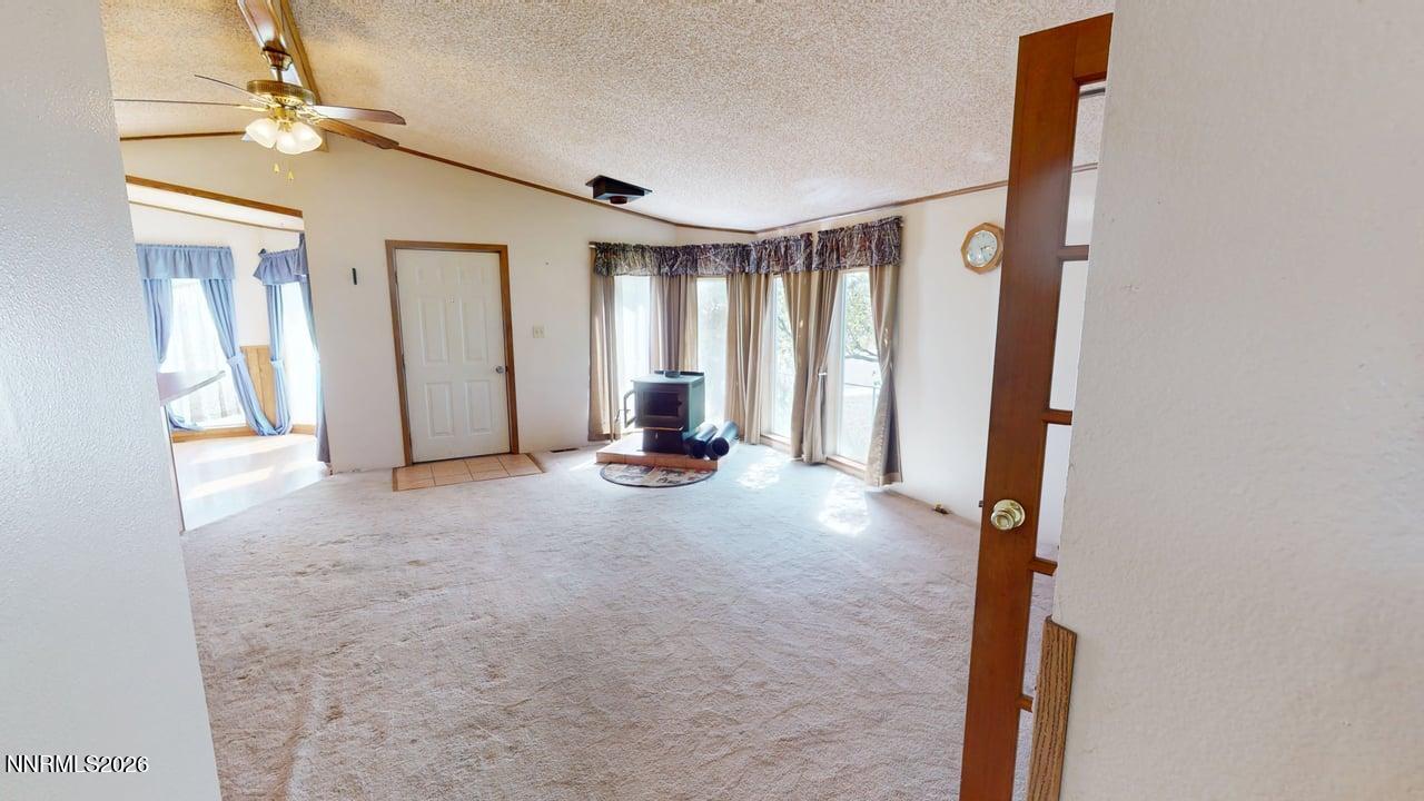 310 Bastian Road Battle Mountain, NV 89820 - Photo 8 of 32 Living Room
