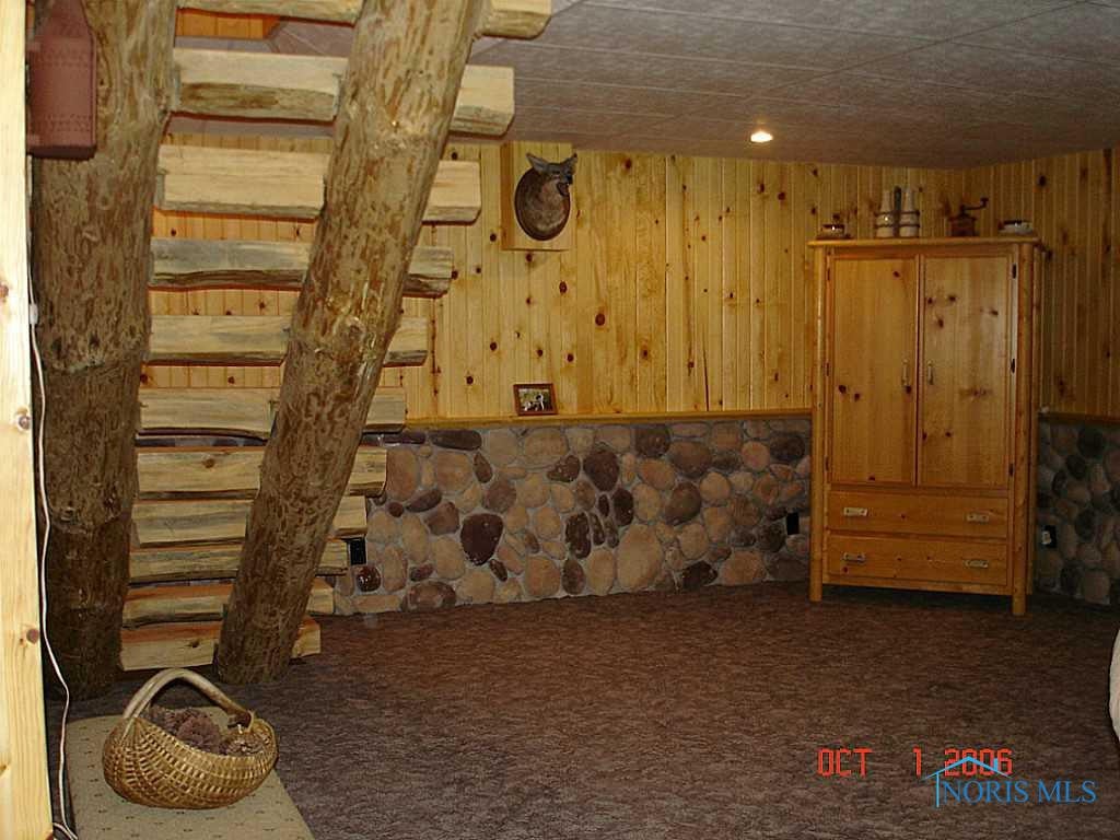 1104 Co Road Edon, OH 43518 - Photo 8 of 10 Family Room.