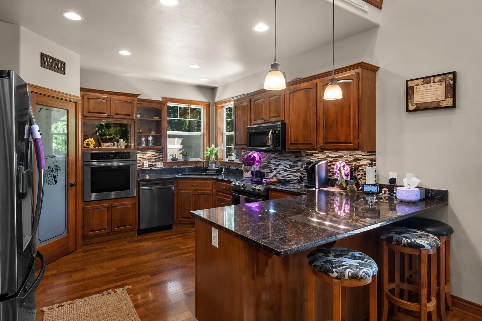 574 Grey Hawk Way Central Point, OR 97502 - Photo 12 of 39 Pic 12